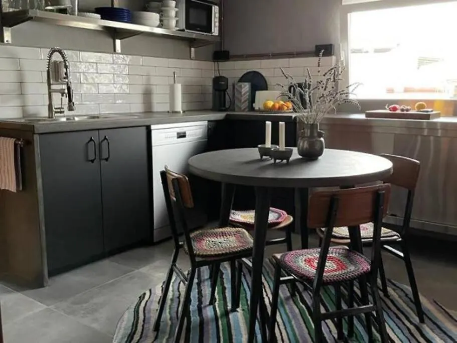 Sol Radiante Attic Studio, Designer-Style Studio With Top-Tier Amenities 托雷莫利诺斯 0*,  西班牙
